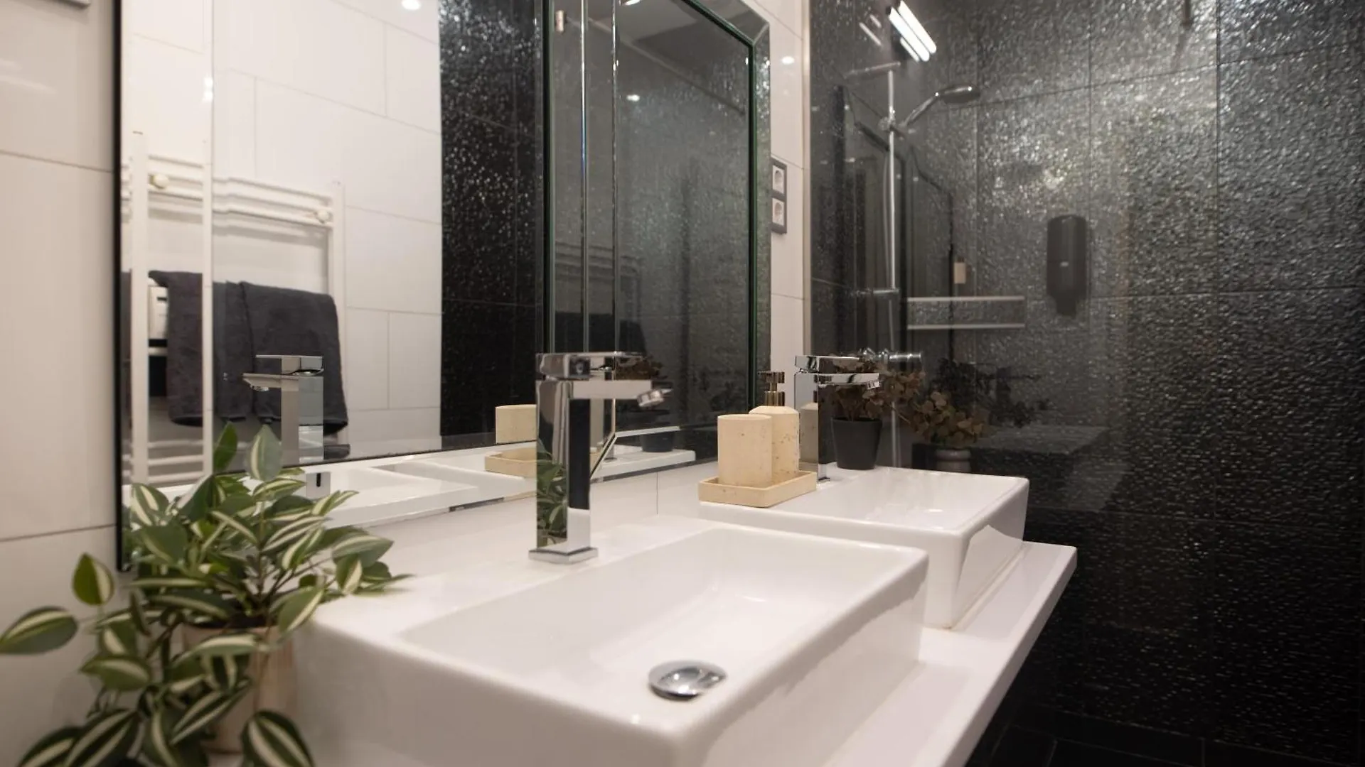 Super Central Cosy 3Br Near Newyork Cafe With Balcony Budapest