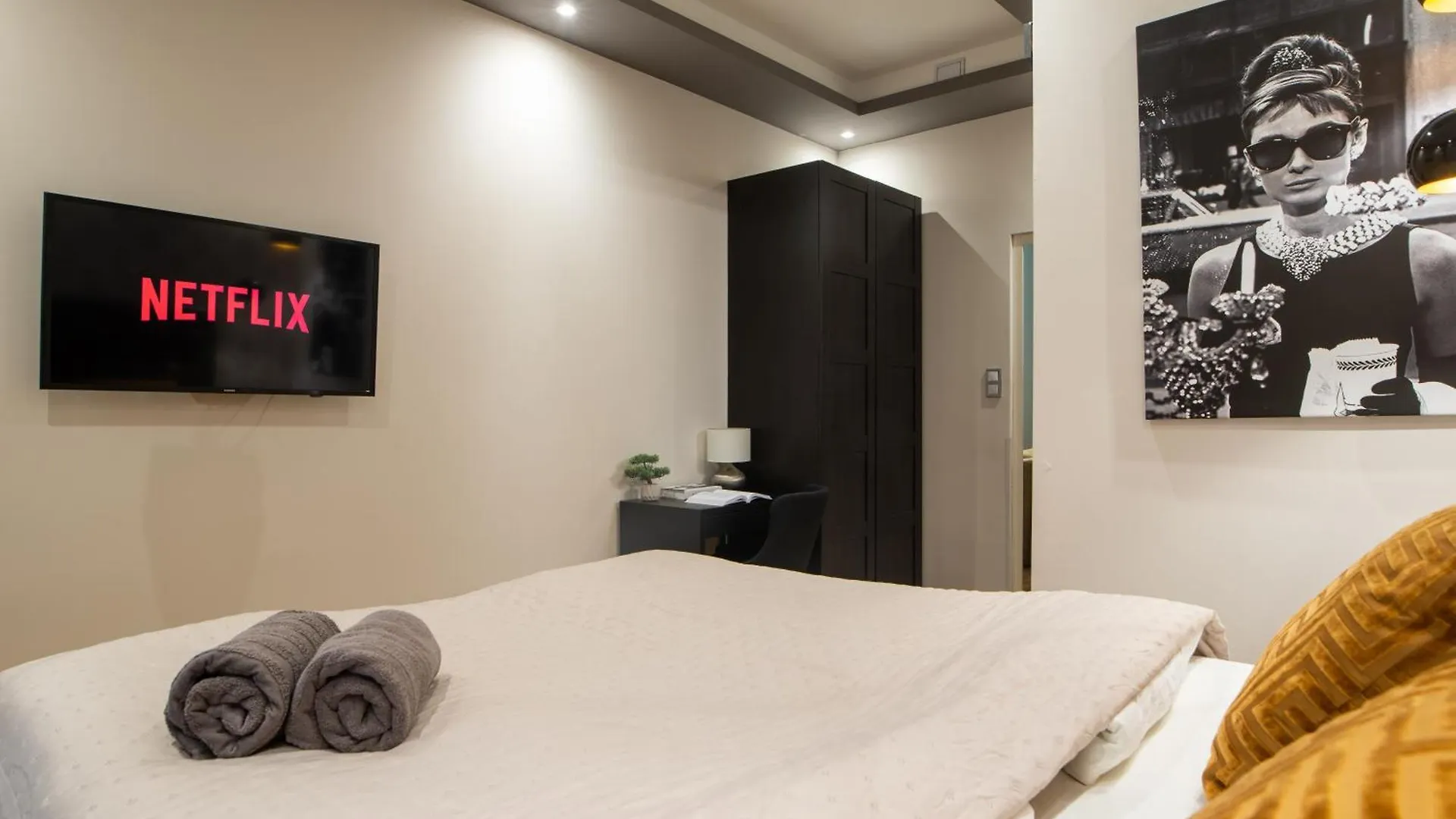 Super Central Cosy 3Br Near Newyork Cafe With Balcony Budapest 0*,  Hungary