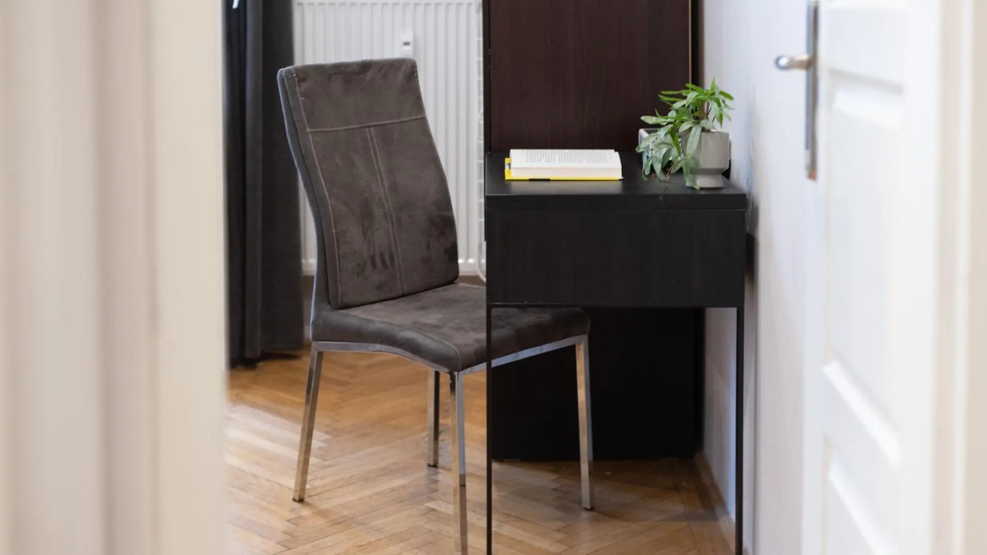 Super Central Cosy 3Br Near Newyork Cafe With Balcony Budapest Apartment