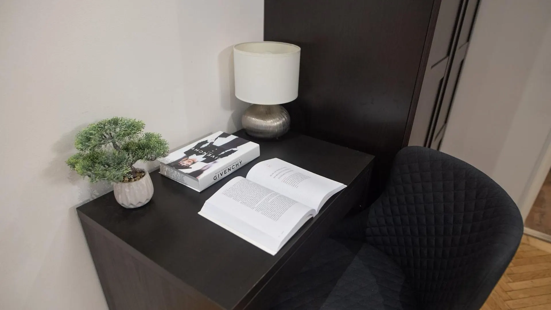 Super Central Cosy 3Br Near Newyork Cafe With Balcony Budapest Apartment
