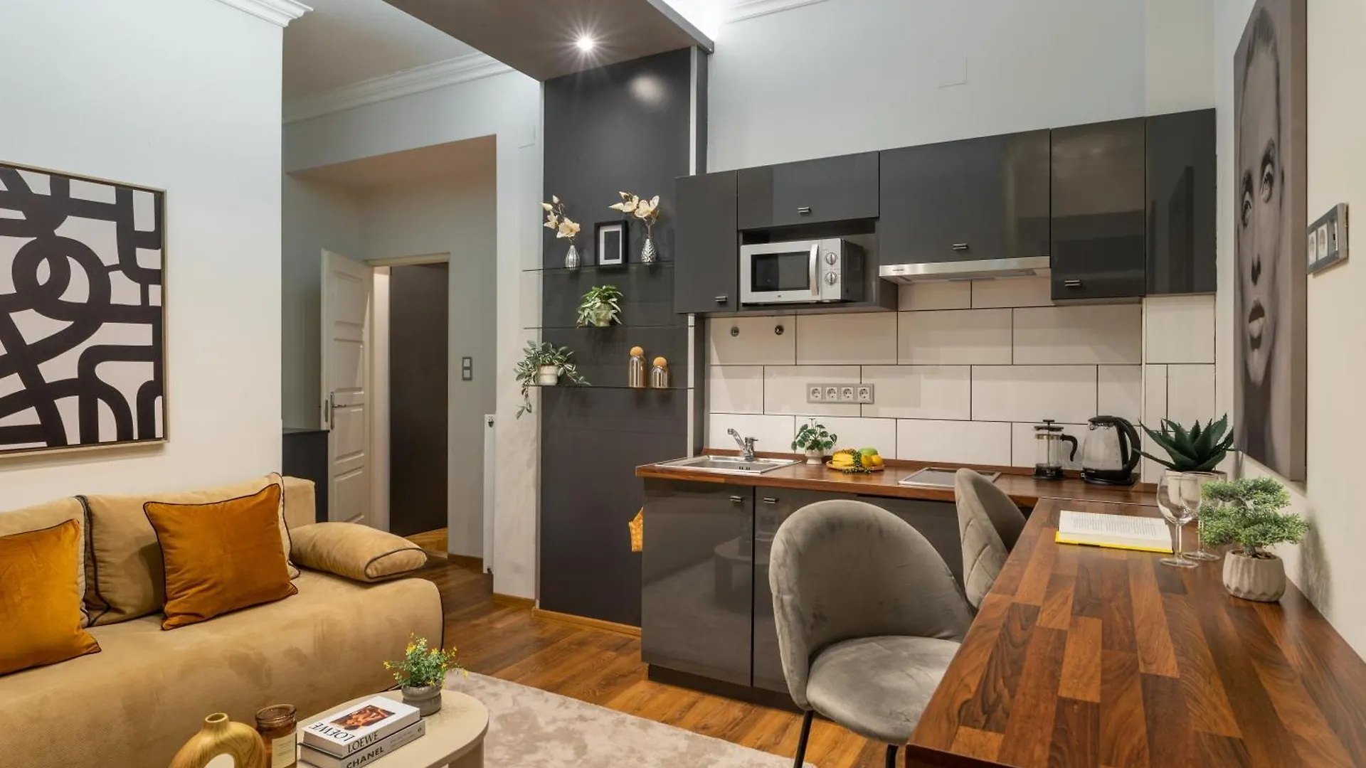 Super Central Cosy 3Br Near Newyork Cafe With Balcony Budapest