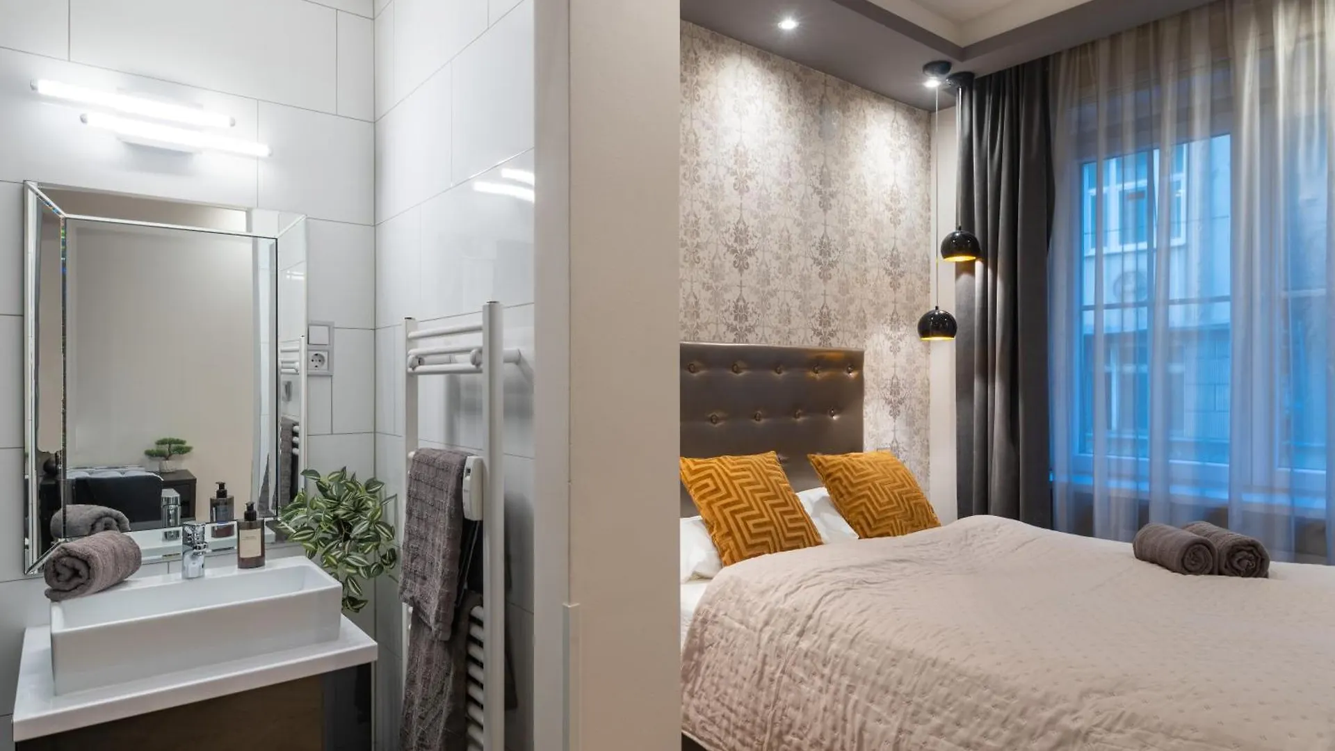 Apartment Super Central Cosy 3Br Near Newyork Cafe With Balcony Budapest Hungary