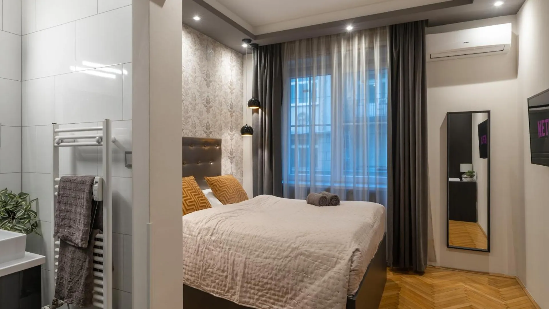 Super Central Cosy 3Br Near Newyork Cafe With Balcony Budapest 0*,