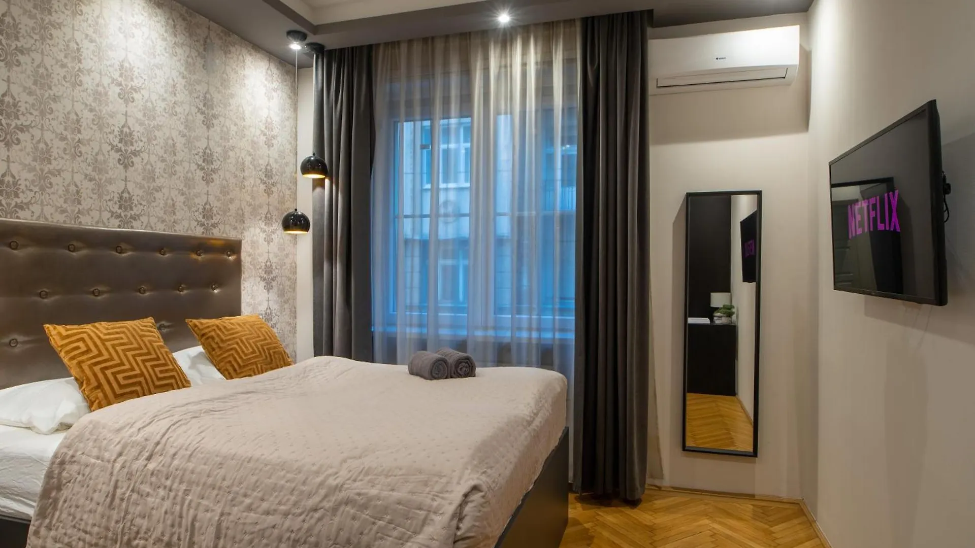 Super Central Cosy 3Br Near Newyork Cafe With Balcony Budapest Hungary